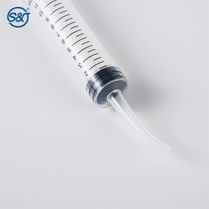 dental syringe with tip